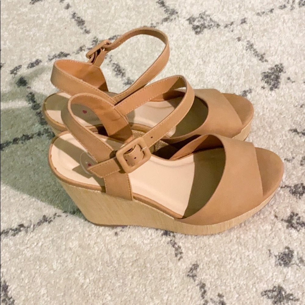 New Ankle Strap Tan Wedges Size 7.5